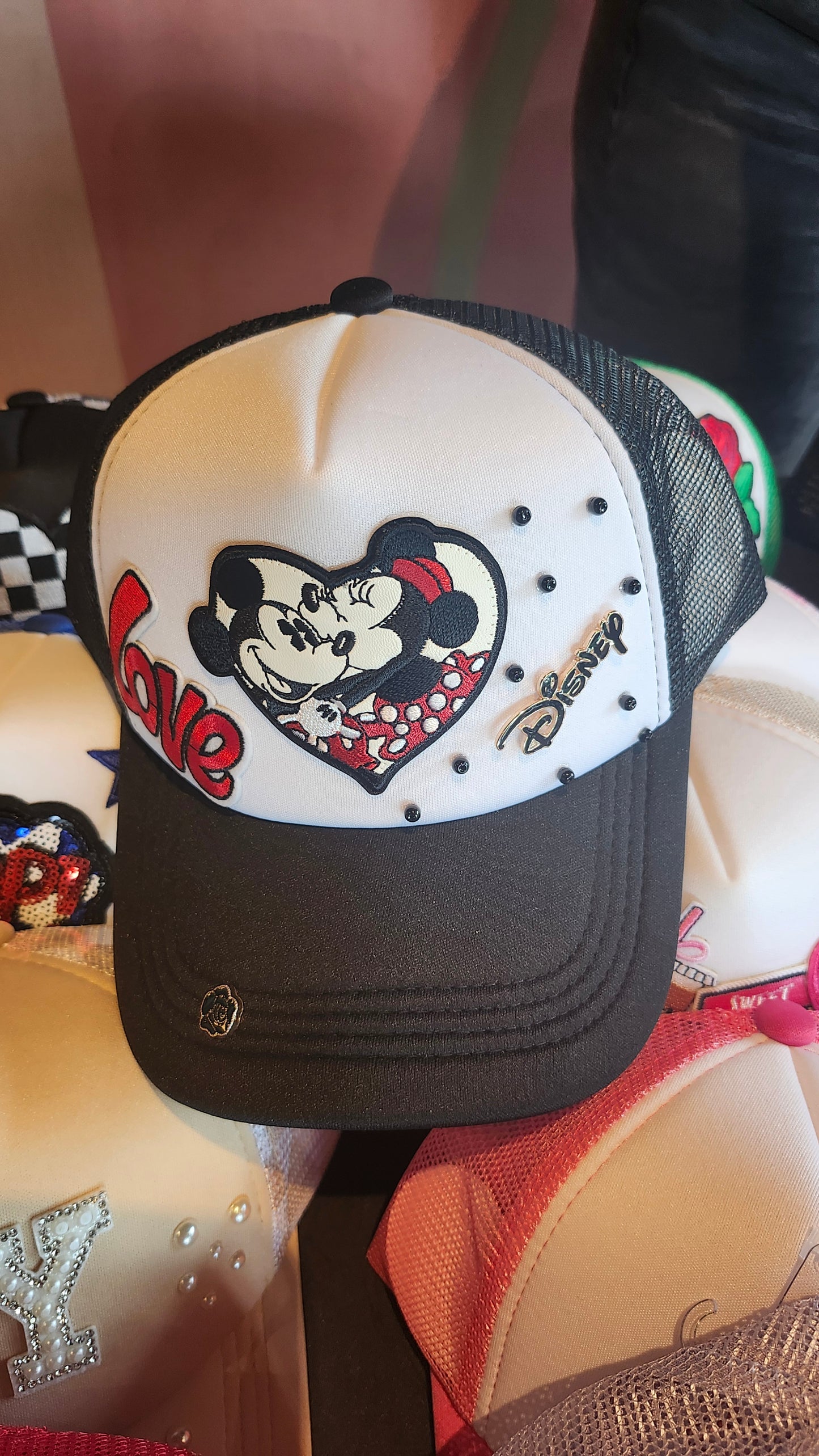 Mickey Loves Minnie